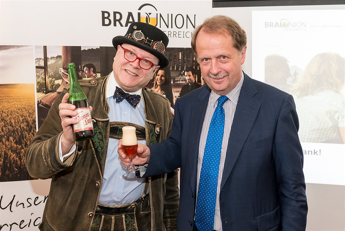 Bierpapst Conrad Seidl und Brau Union Österreich Generaldirektor Markus Liebl bei der Präsentation des Bierkulturberichts 2016 in Wien