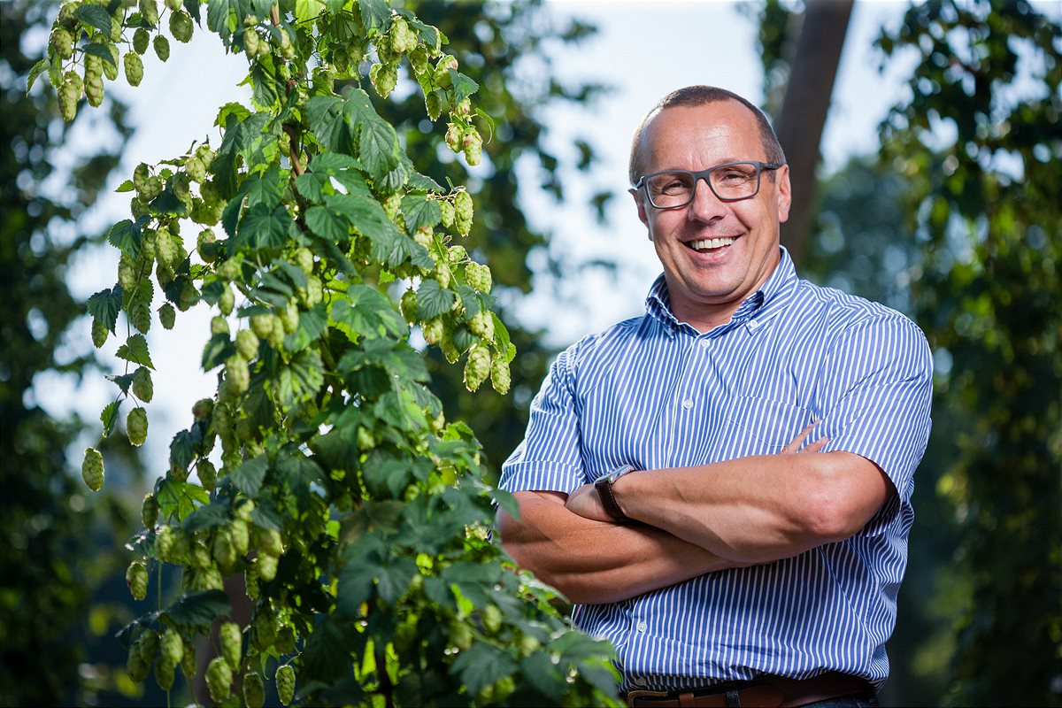 Harald Raidl, Braumeister der Brauerei Zipf, freut sich über die Auszeichnung