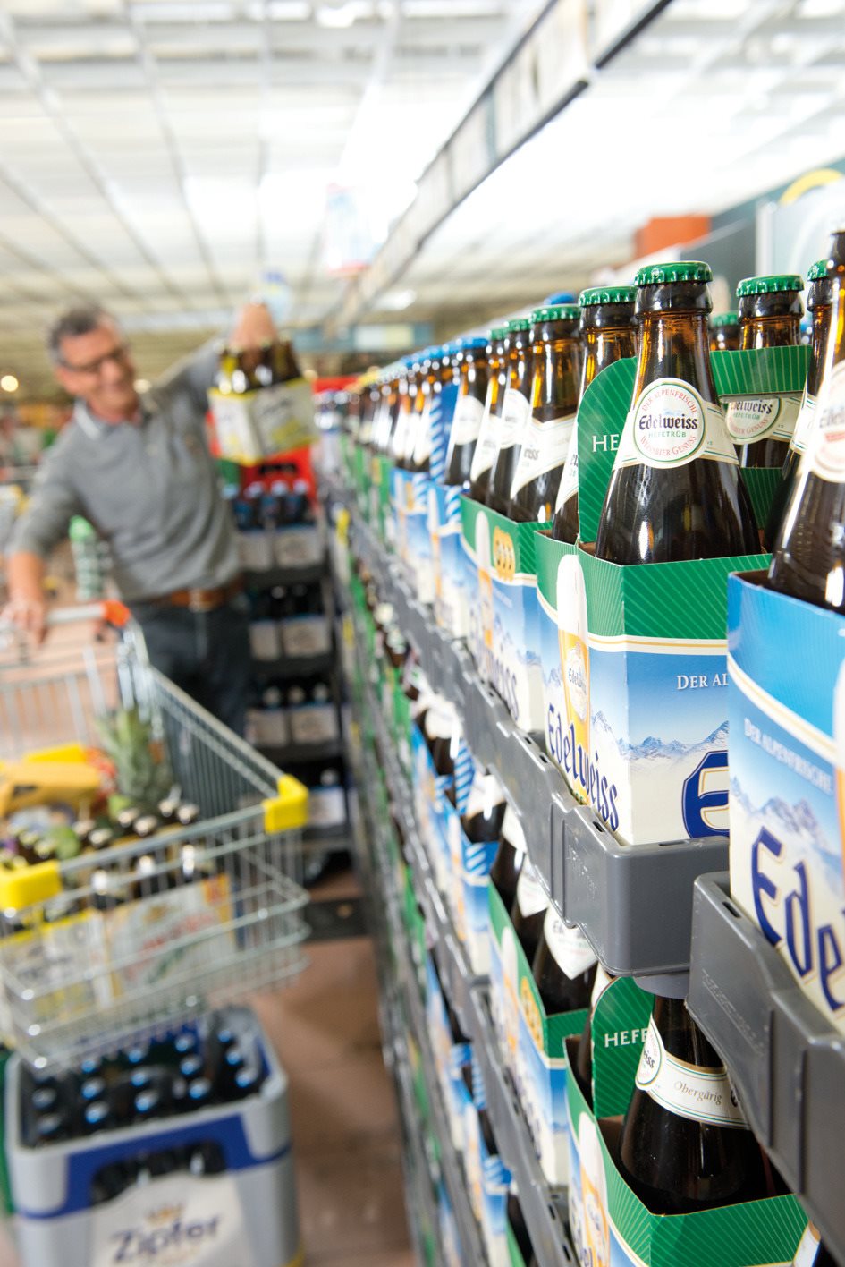 65% der Österreicher greifen beim Einkauf von Bier zu Mehrwegflaschen und nutzen das Pfandsystem.