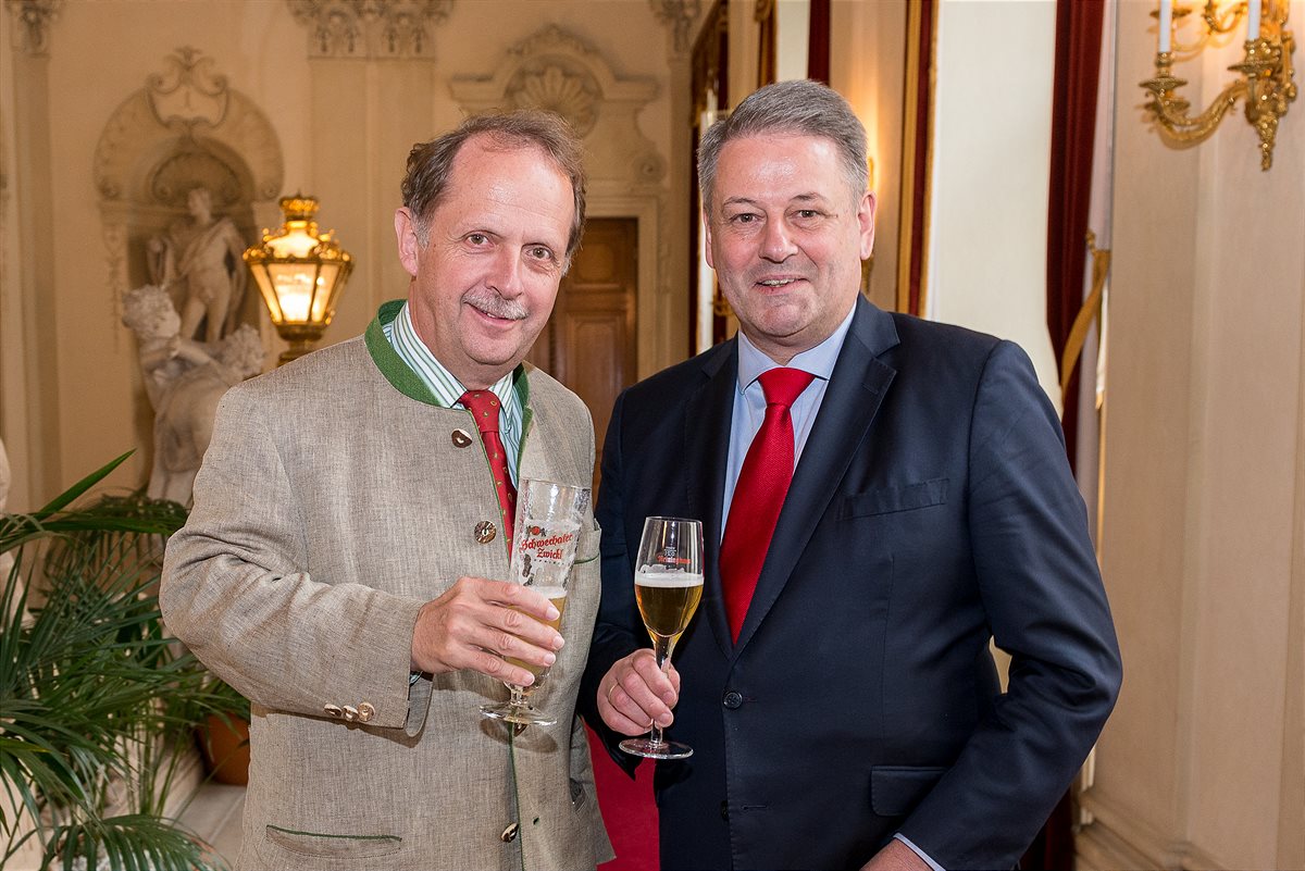 Brau Union Österreich Generaldirektor Markus Liebl (li.) und Bundesminister Andrä Rupprechter bei der Bierbotschafter-Gala in Wien