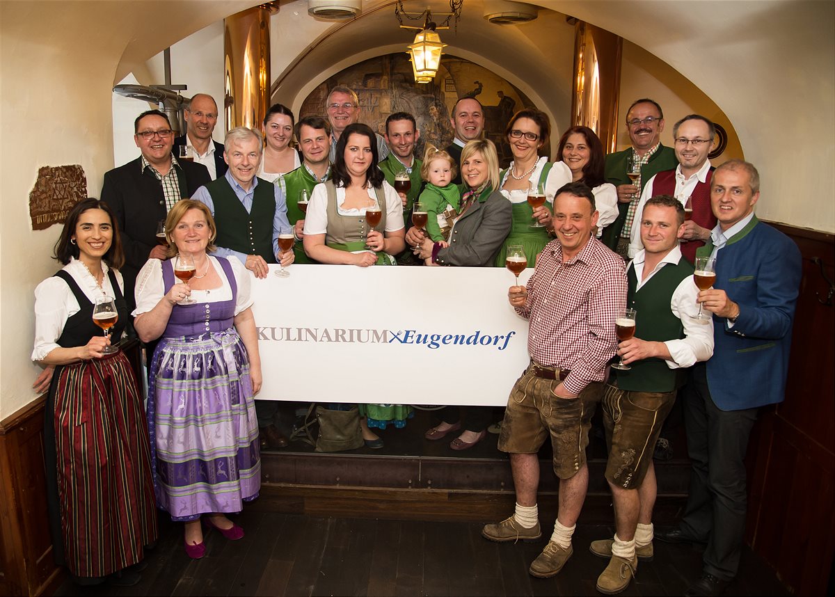 Tourismusverband Eugendorf unterstützt die traditionelle Wirtshauskultur mit dem Netzwerk „Kulinarium-Wirte“ – die nun mit Hilfe des Hofbräu Kaltenhausen ihr eigenes Bier brauten