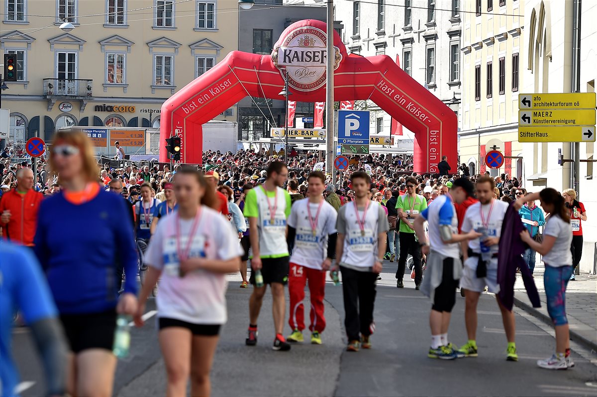 Kaiserlicher Langstreckenlauf: Kaiser Bier erfrischt am Oberbank Donau Marathon
