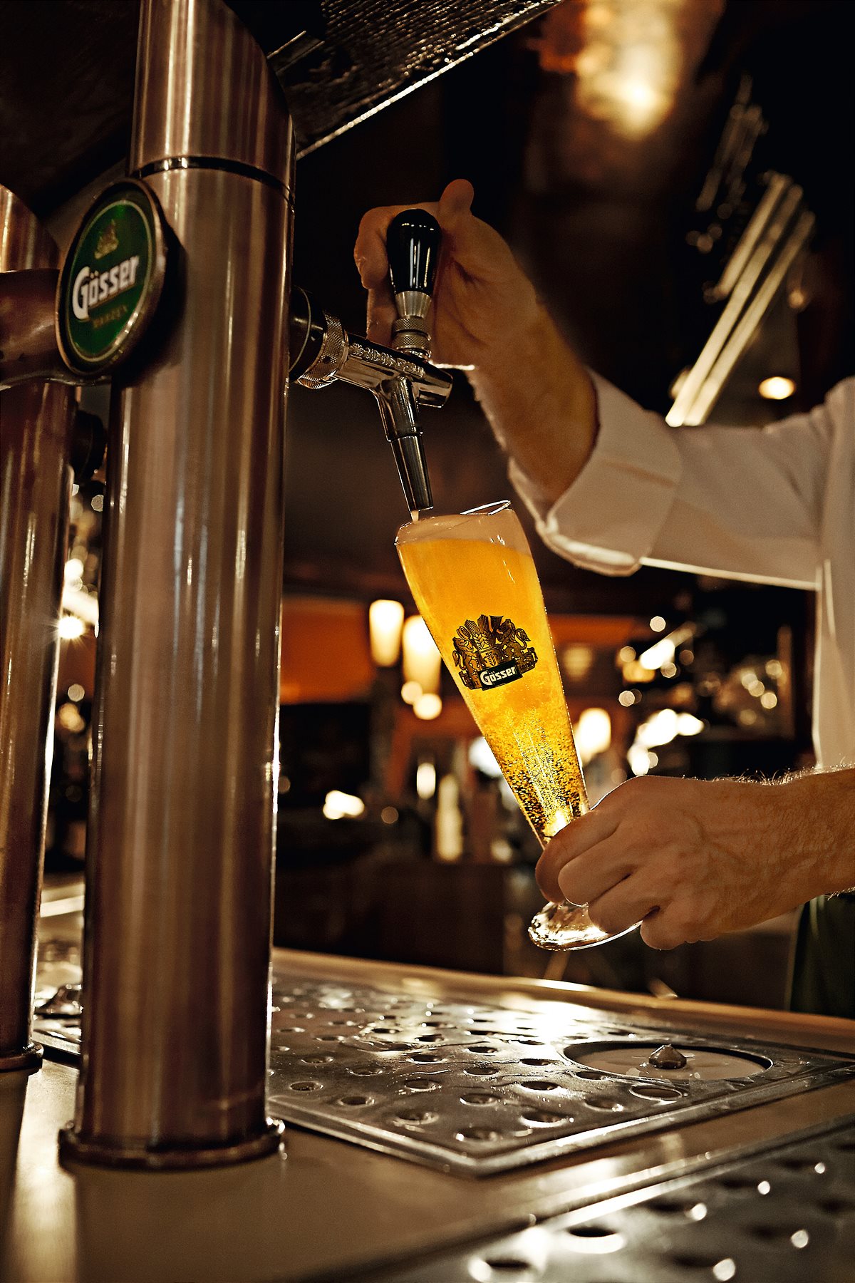 Bierliebhaber freuen sich schon wieder sehnlichst auf den Genuss von frisch gezapftem Bier vom Fass.