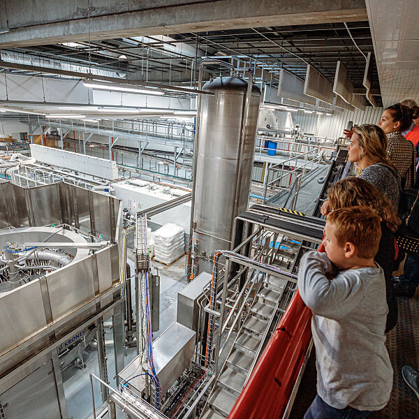 In der Brauerei Schwechat entsteht die Abwärme beim Brauprozess und wird zum Heizen von 900 Wohnungen genutzt.
