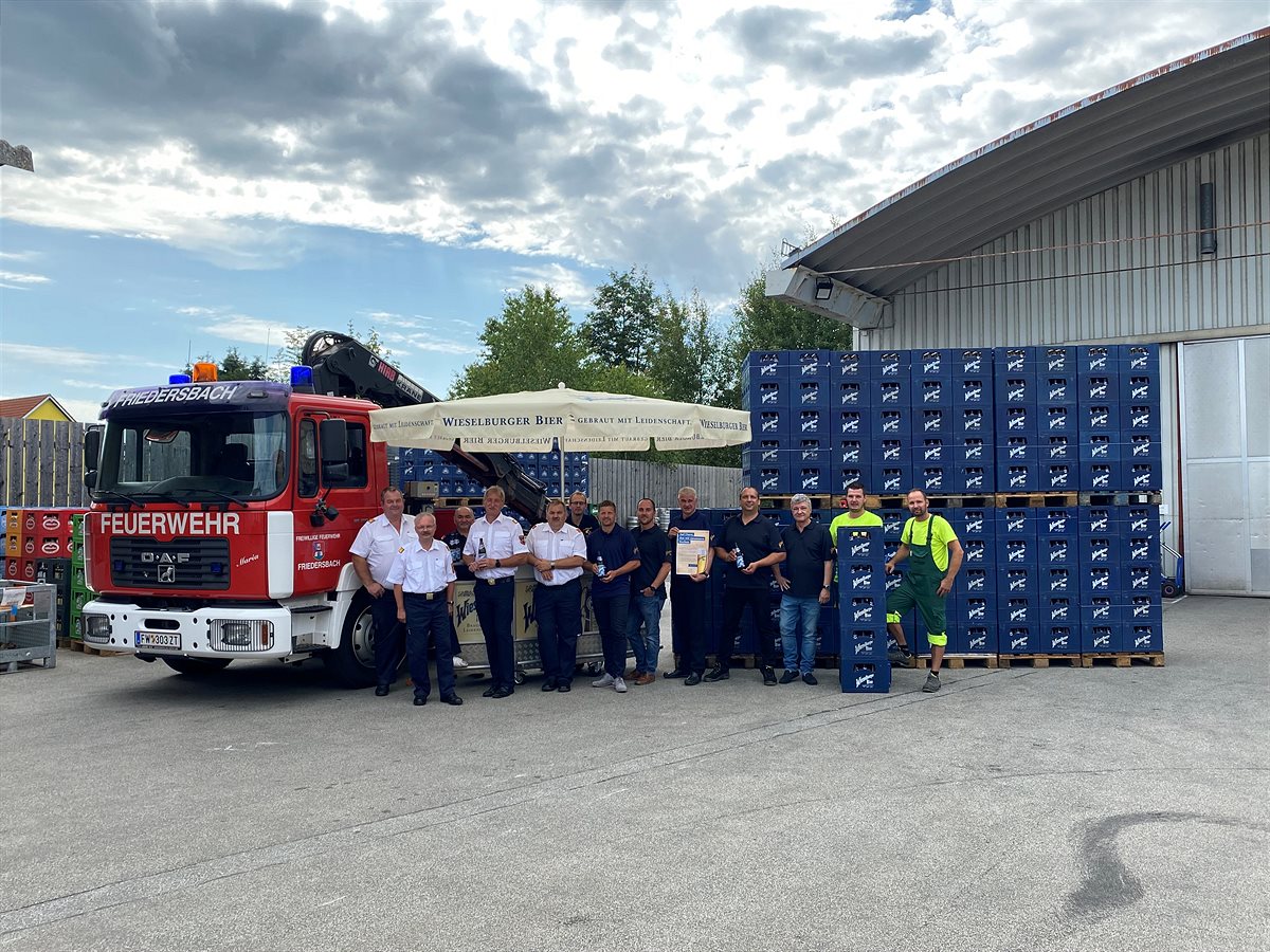 Brauerei Wieselburg bedankt sich mit Getränkespende bei den Feuerwehren im Waldviertel