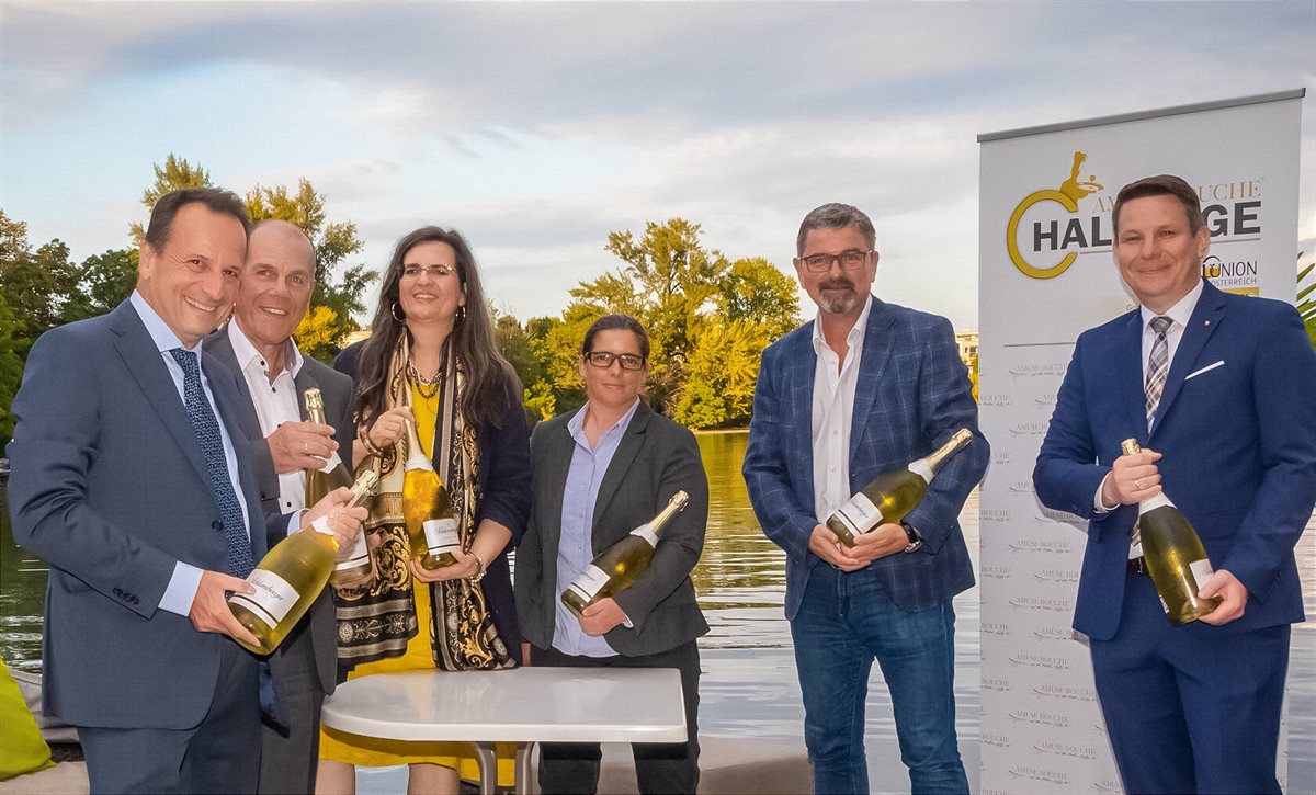 Die Challengegruppe empfing die Sieger 2019 am Flussboot auf der Alten Donau vor dem ARCOTEL Kaiserwasser