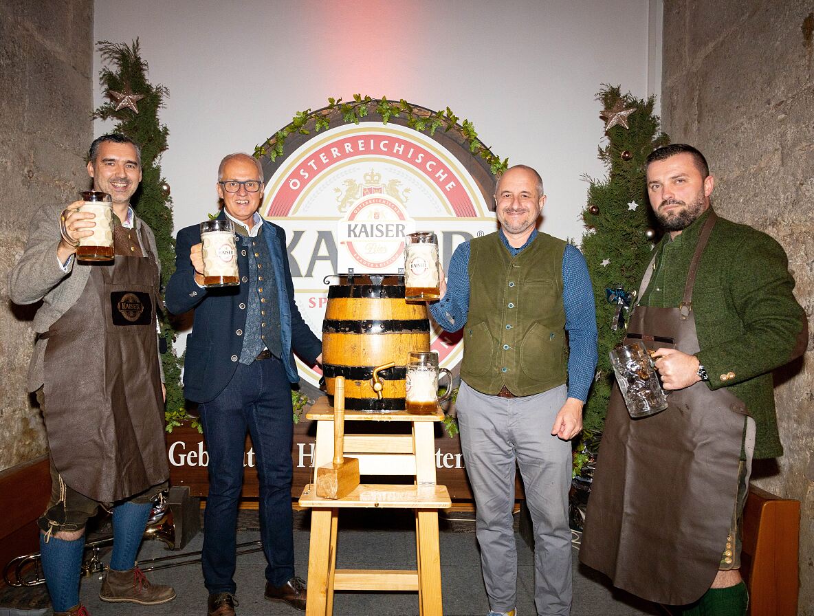 Kaiserlicher Bockbieranstich im Hofbräu Kaltenhausen