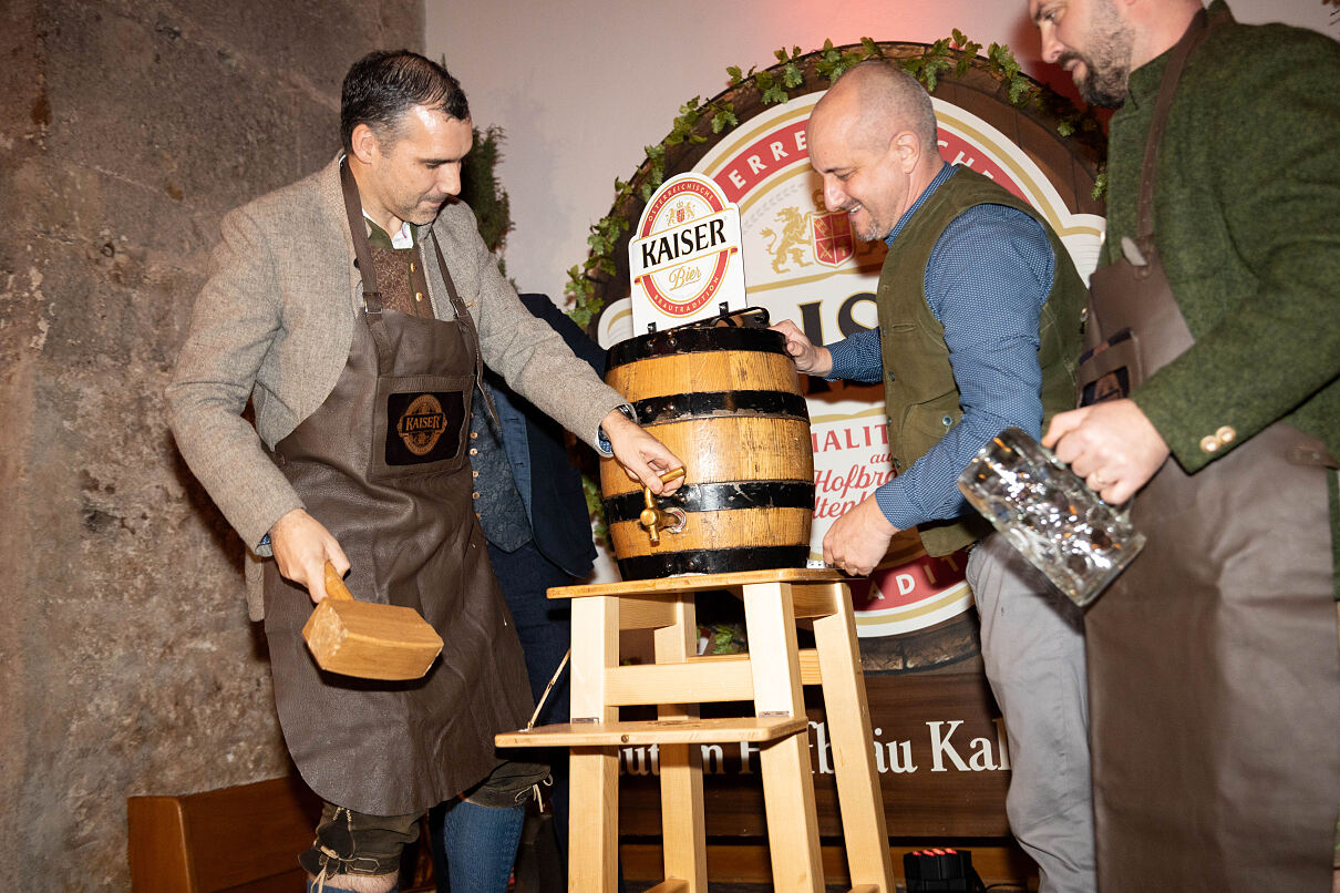 Kaiserlicher Bockbieranstich im Hofbräu Kaltenhausen