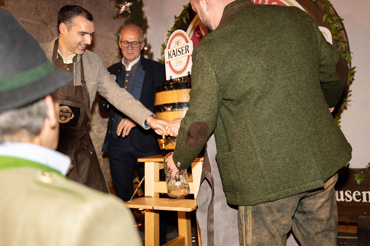 Kaiserlicher Bockbieranstich im Hofbräu Kaltenhausen