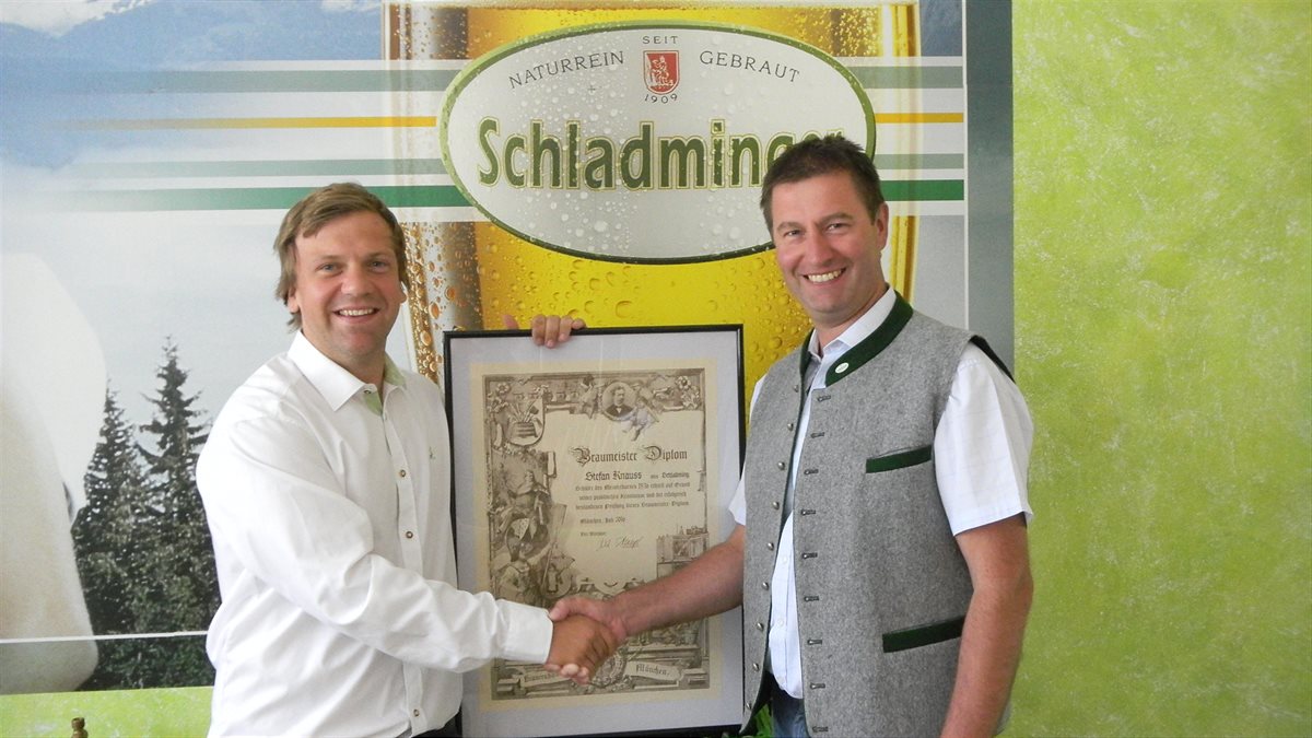 Brauerei Schladming stolz auf regionale Fachkräfte: Mitarbeiter absolviert erfolgreich Braumeisterschule 